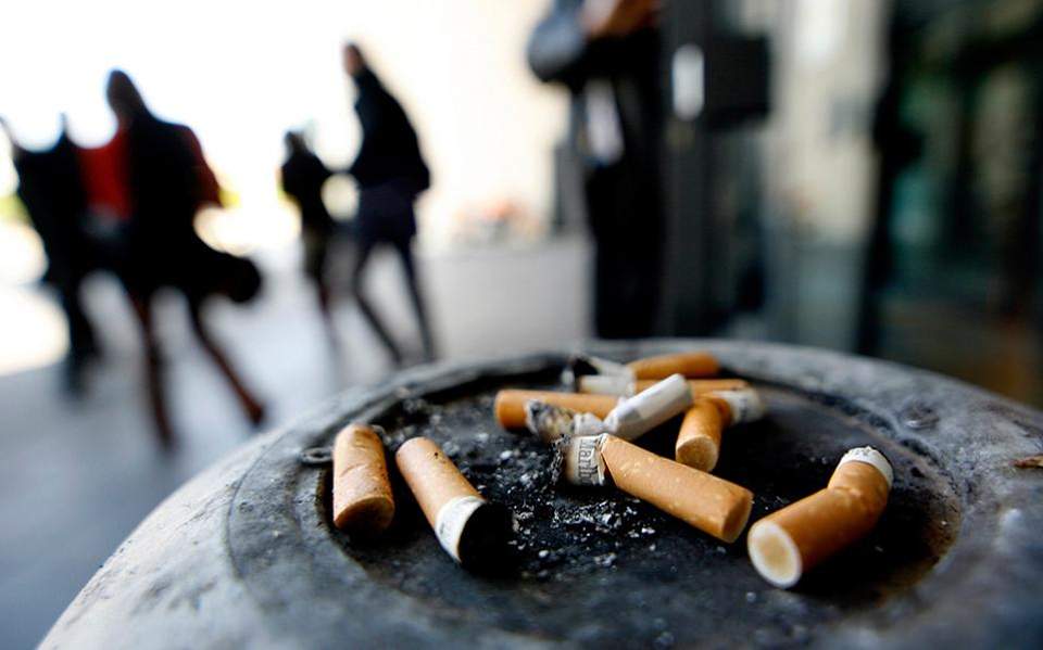 قرارگرفتن در گروه‌ افراد سیگاری، احتمال سیگاری شدن یا افزایش میزان مصرف آن را تا حد زیادی افزایش می‌دهد.