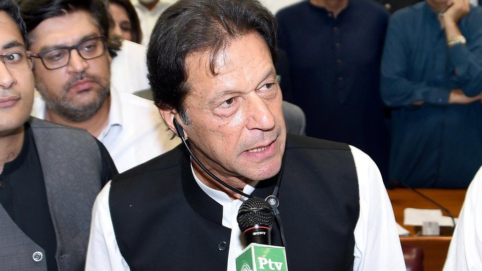عمران خان در پاکستان استیضاح می شود
