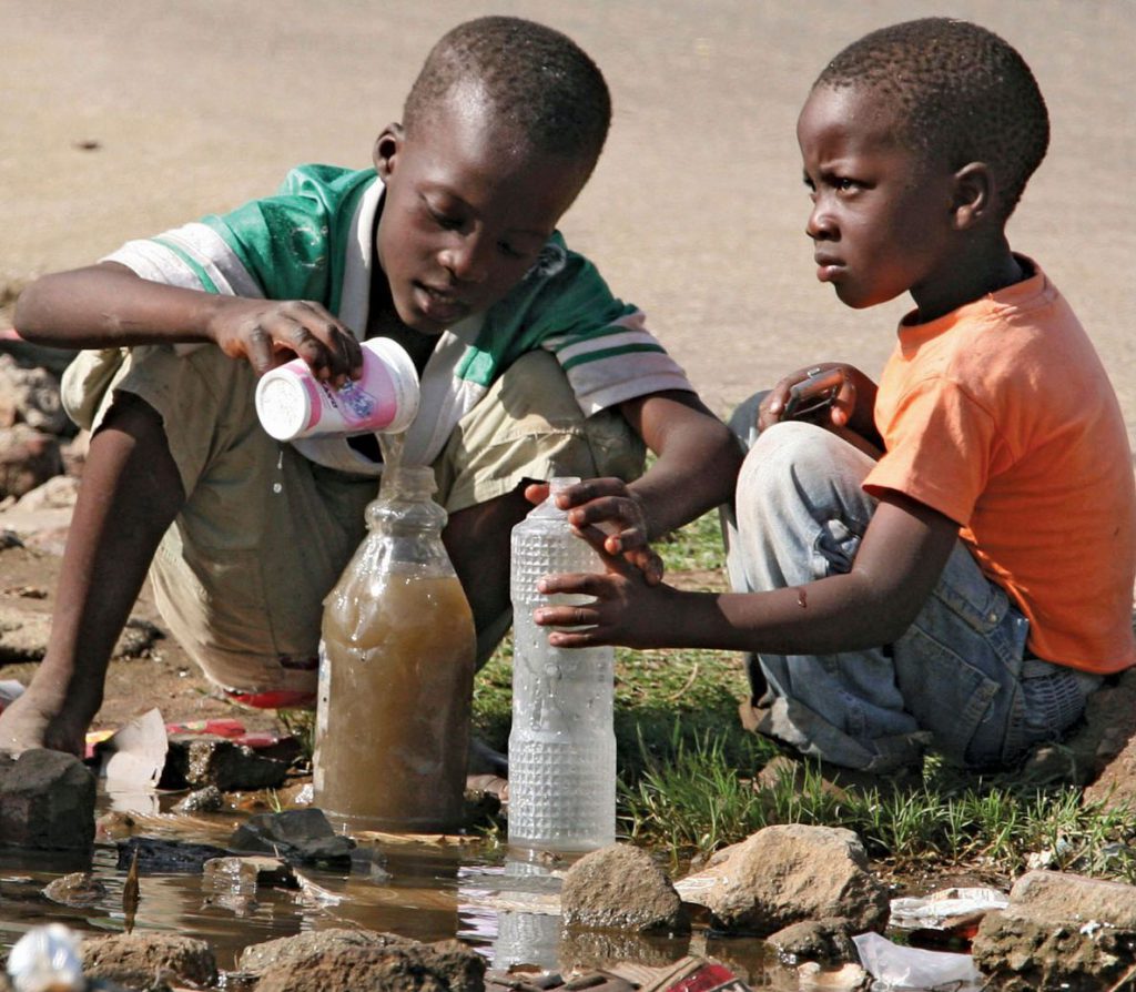 کودکان و عدم دسترسی به آب سالم