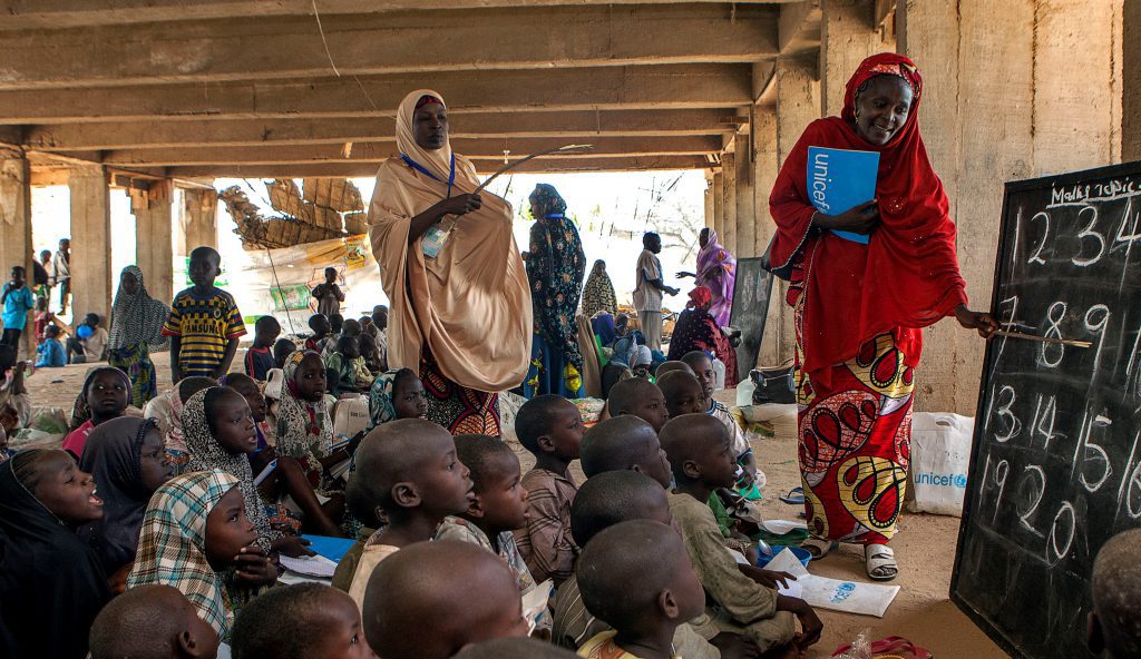 50 درصد از کودکانی که در سنین پایه و آموزش ابتدایی بوده و از مدرسه محرومند در کشورهایی زندگی می‌کنند که در آن‌ها درگیری‌های داخلی وجود دارد مثل سودان