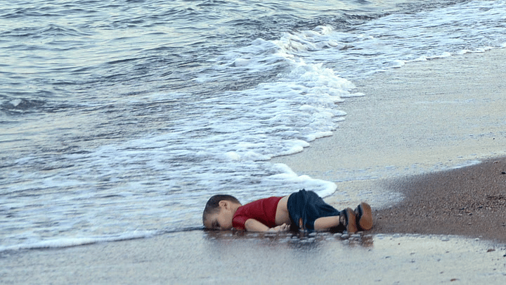 آیلان کودک سوری که در جریان مهاجرت غیرقانونی در دریا جان باخت