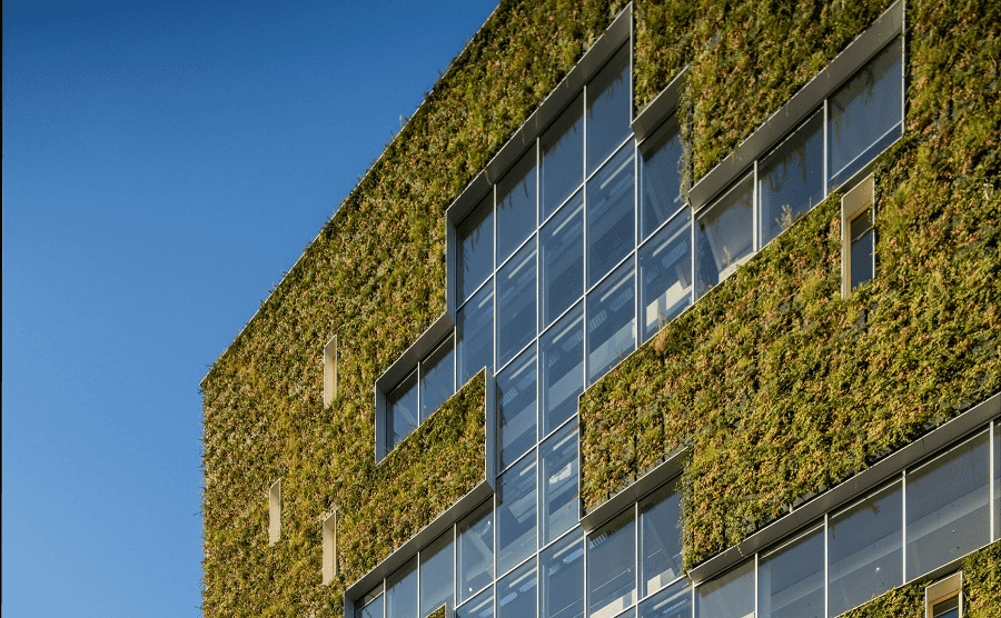 پنجره های ساختمان شهرداری در شهر ونلو هلند که بر پایه اصول اقتصاد چرخشی ساخته شده است و منبع تامین انرژی نیز است